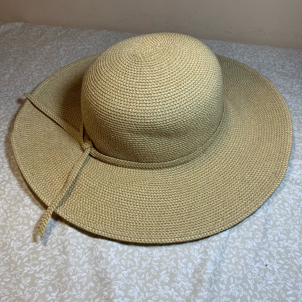 Four women, sun hats, OS.  All in fair/good condition. - Picture 5 of 5